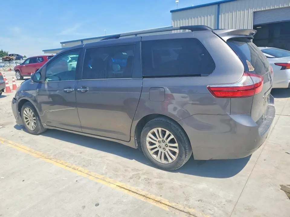 2017 TOYOTA SIENNA XLE PREMIUM 8-PASSENGER  