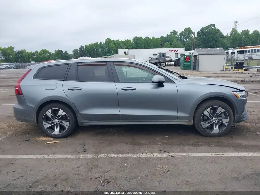2020 VOLVO V60 CROSS COUNTRY T5