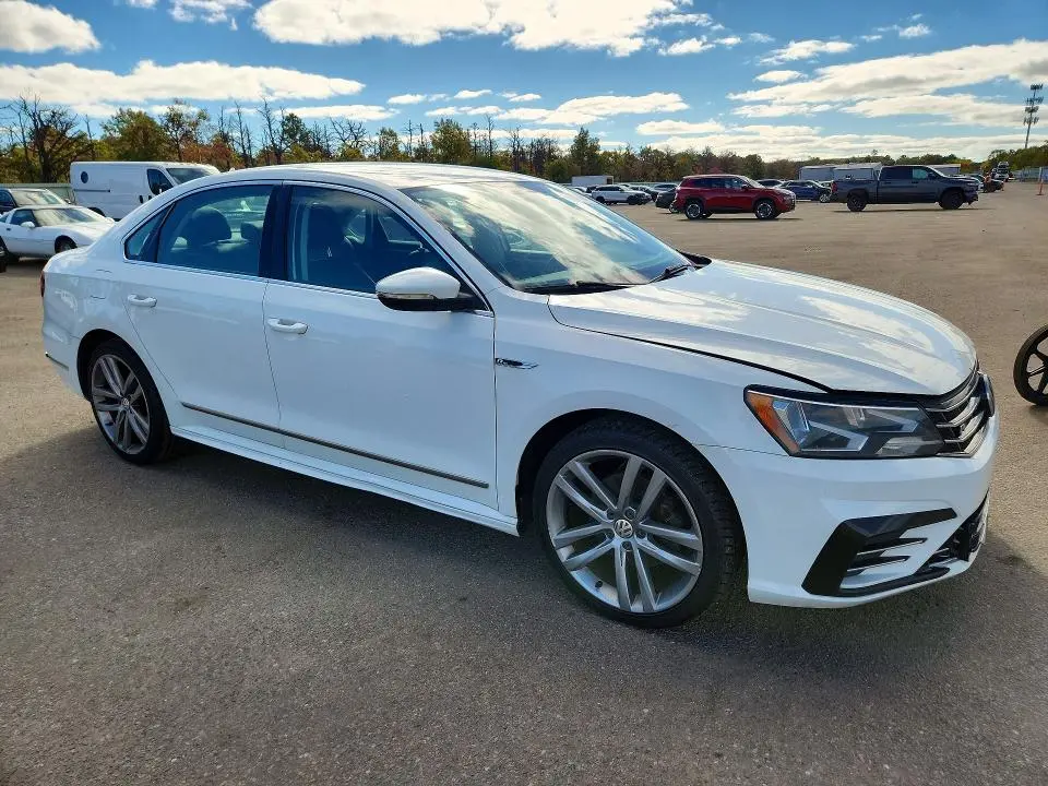 2017 VOLKSWAGEN PASSAT   