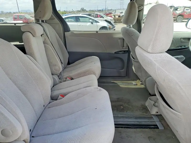2012 TOYOTA SIENNA LE 8-PASSENGER  