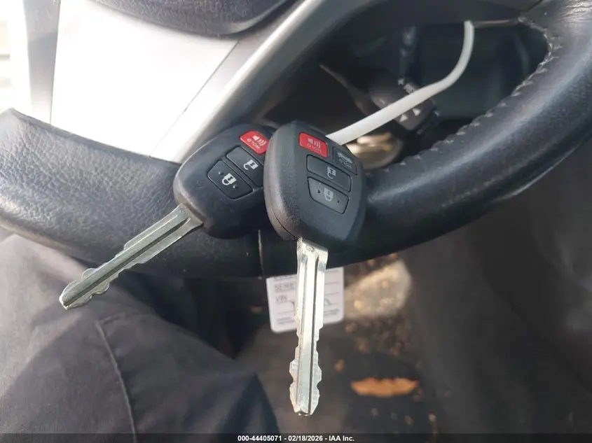 2014 TOYOTA CAMRY SE