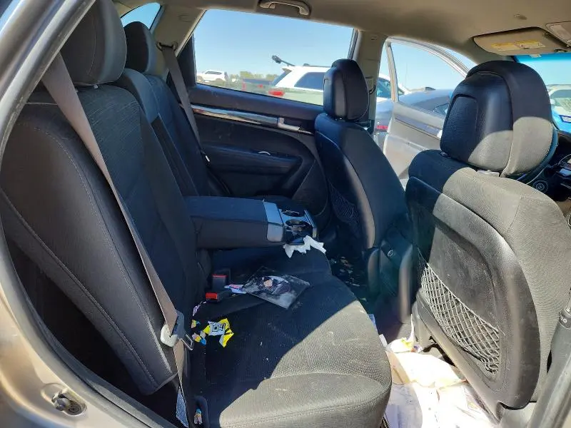 2015 KIA SORENTO LX  