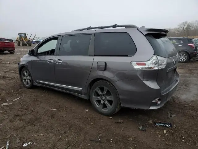 2019 TOYOTA SIENNA SE  