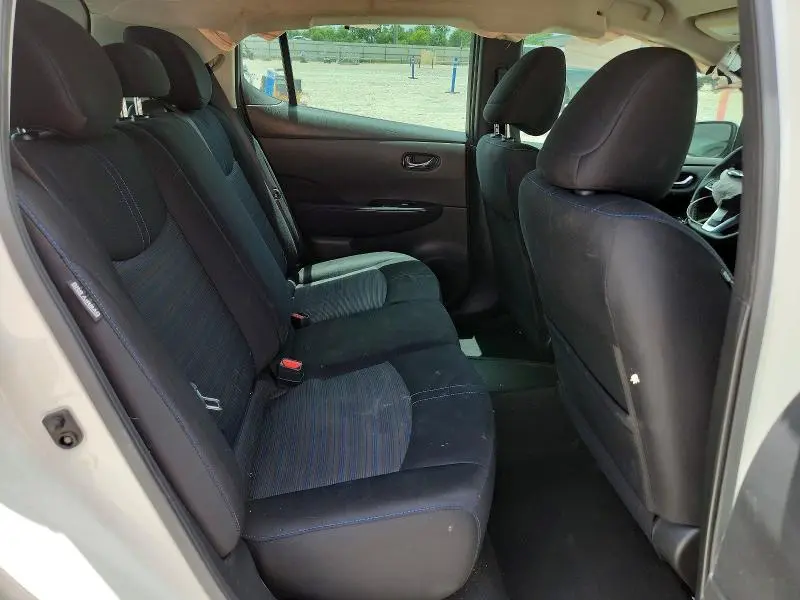 2022 NISSAN LEAF SV  