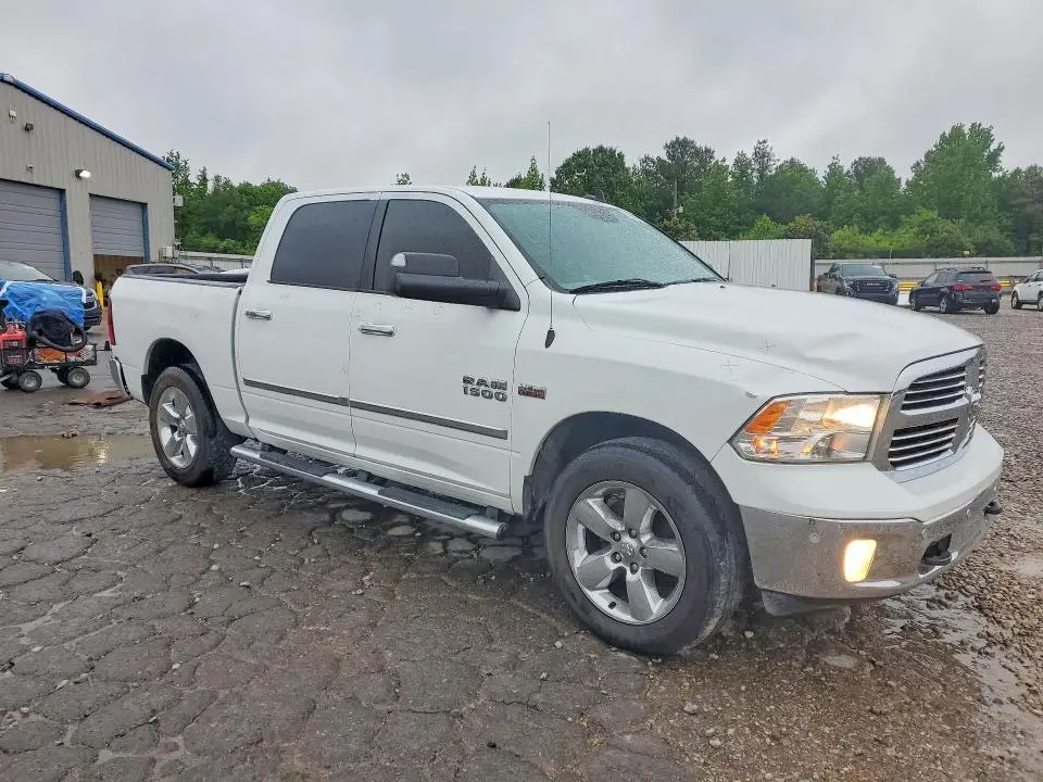 2016 RAM 1500 SLT  