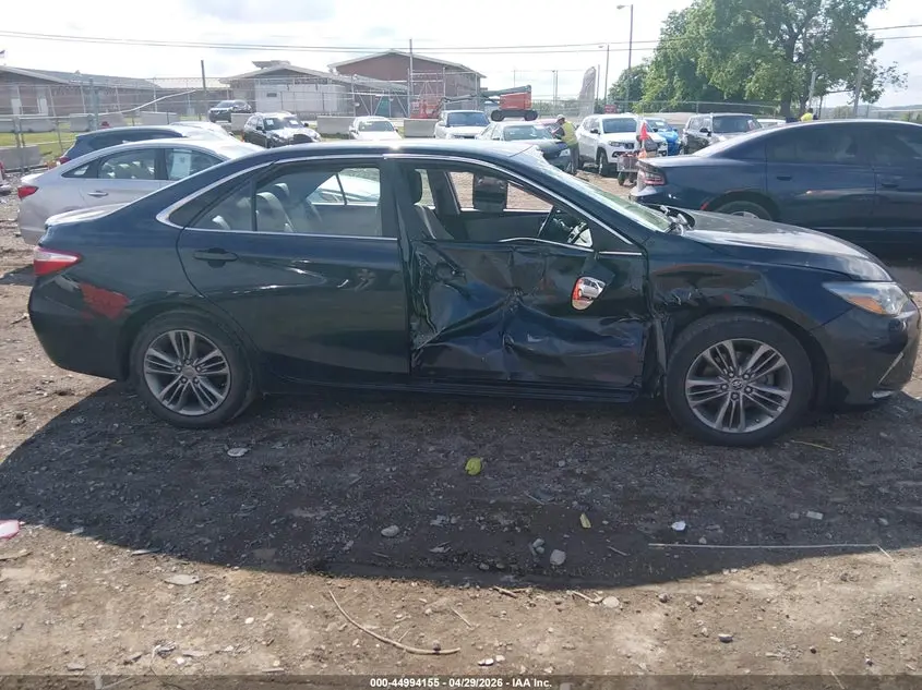 2015 TOYOTA CAMRY SE