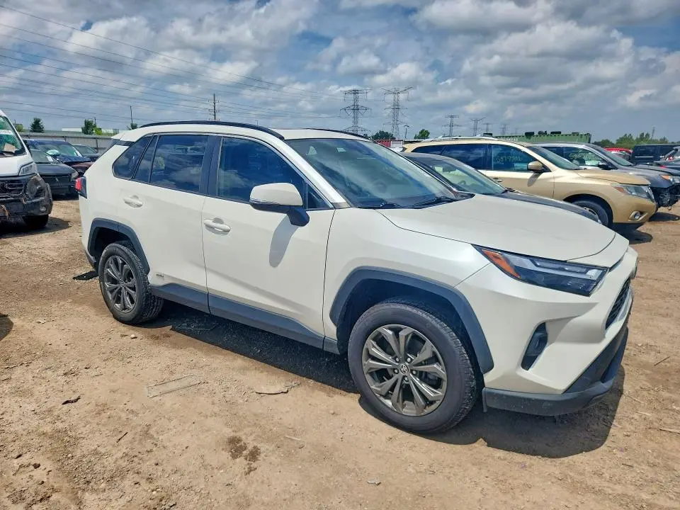 2022 TOYOTA RAV4 XLE PREMIUM  