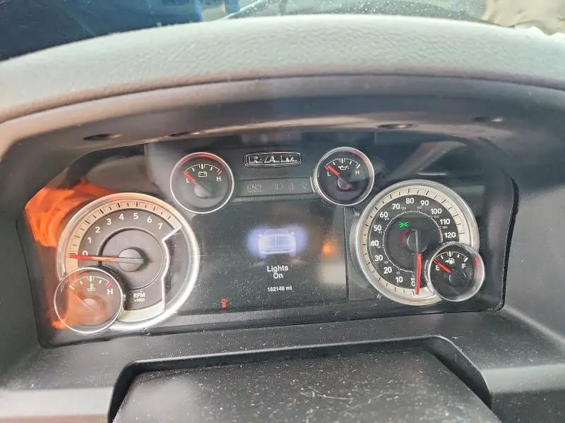 2016 RAM 1500 SLT  