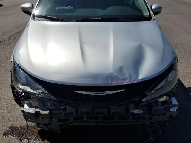 2022 CHRYSLER VOYAGER LX