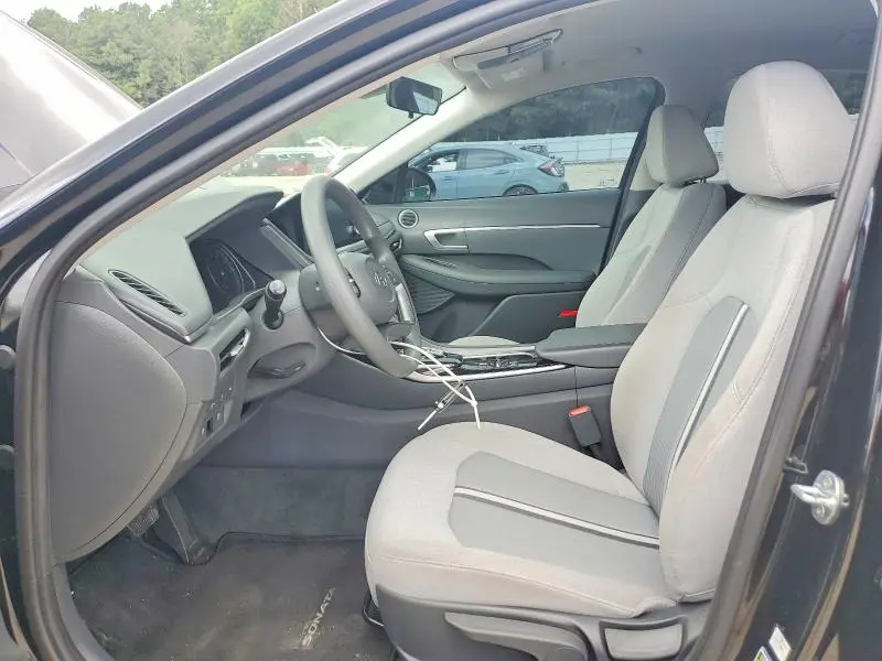 2022 HYUNDAI SONATA SE  