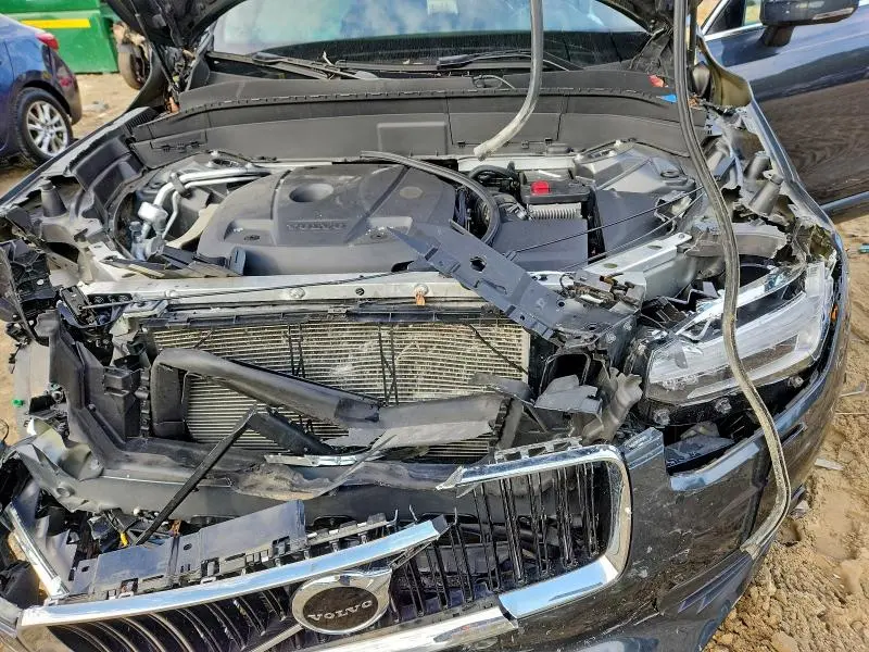 2021 VOLVO XC90 T6 MOMENTUM  