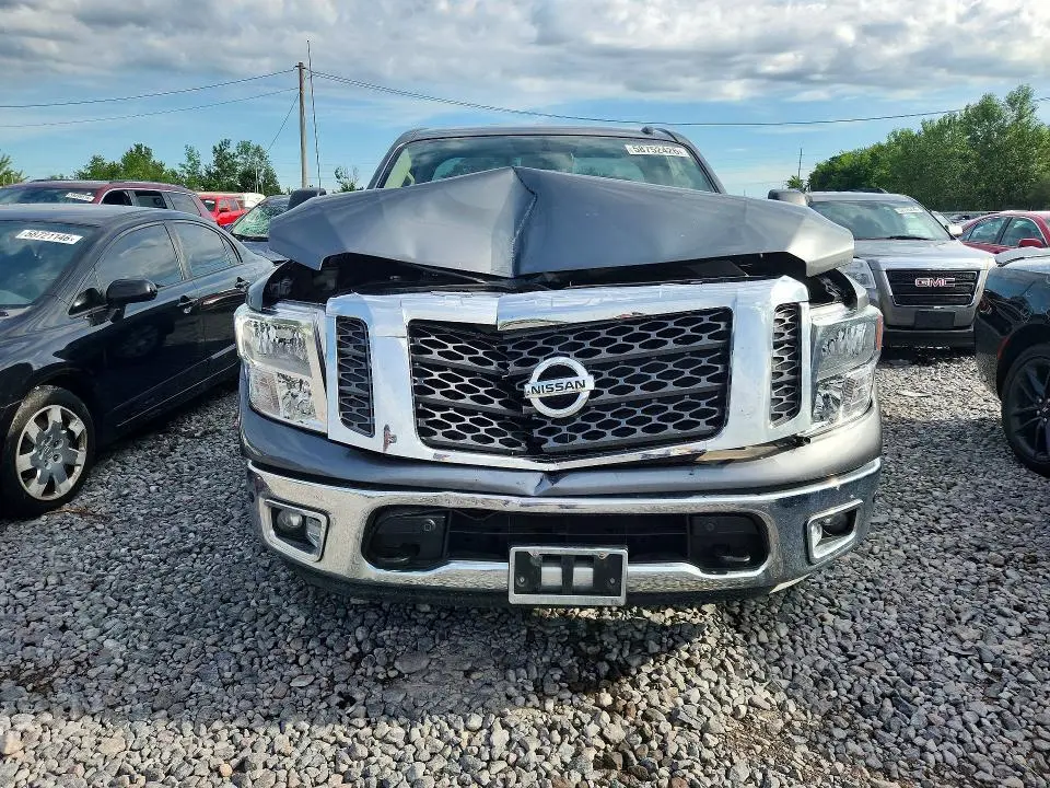 2017 NISSAN TITAN SV  