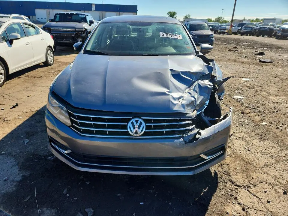 2018 VOLKSWAGEN PASSAT SE  