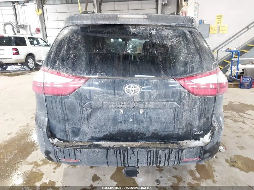 2015 TOYOTA SIENNA XLE 8 PASSENGER