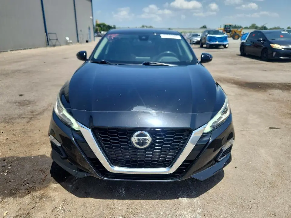 2021 NISSAN ALTIMA SV  