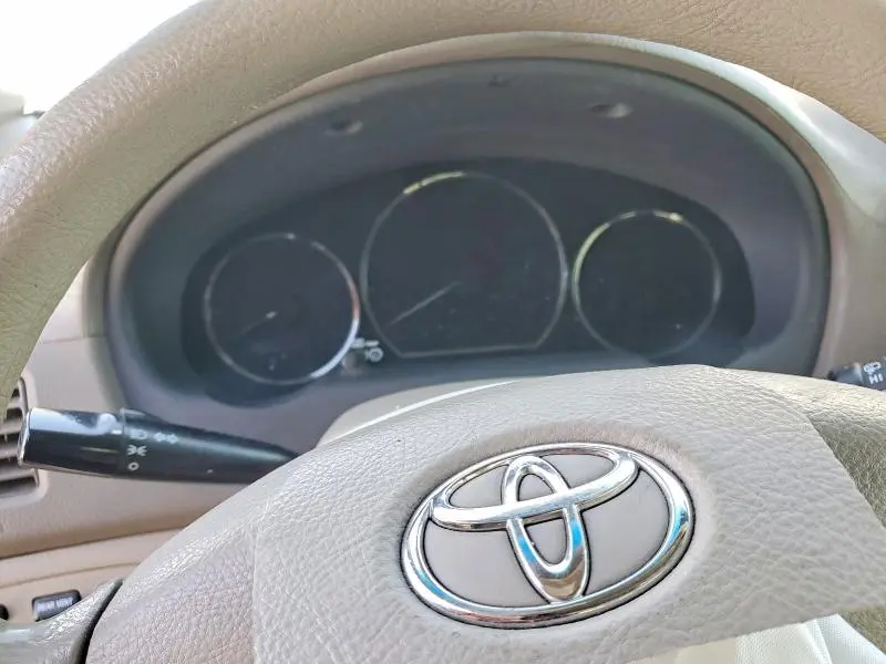 2010 TOYOTA SIENNA LE 8 PASSENGER  