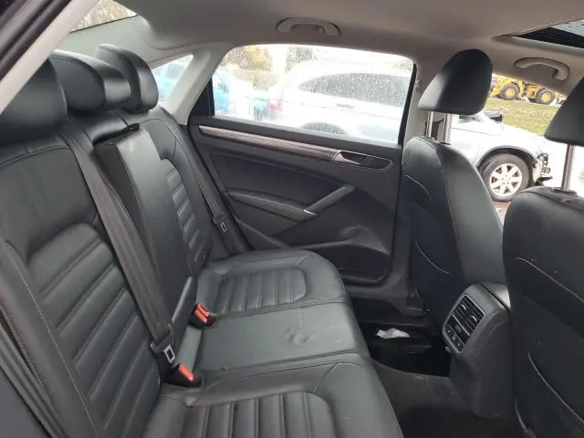 2016 VOLKSWAGEN PASSAT SEL  