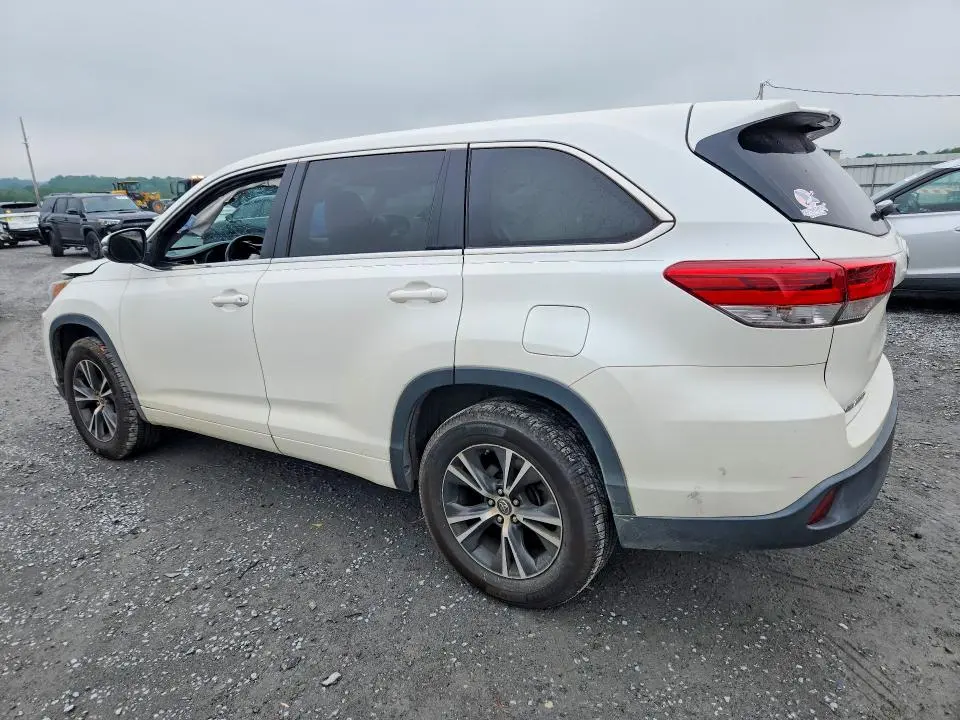 2017 TOYOTA HIGHLANDER LE  