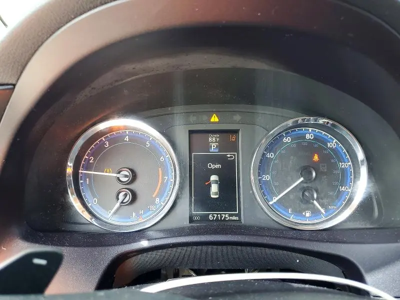 2018 TOYOTA COROLLA SE  