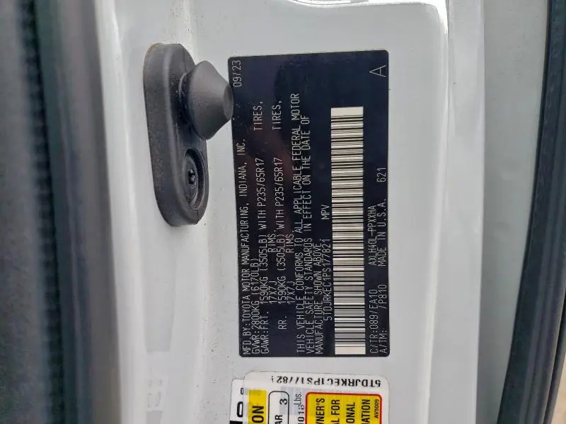 2023 TOYOTA SIENNA XLE  