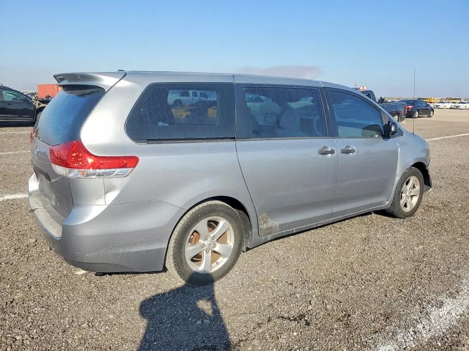 2013 TOYOTA SIENNA   