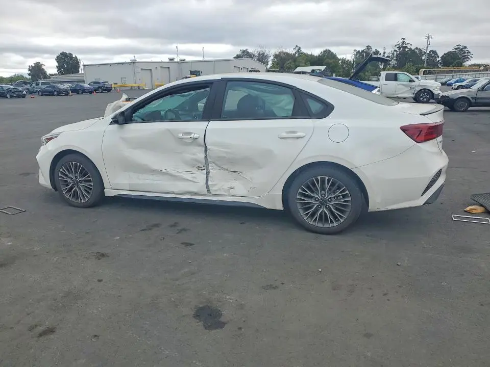 2024 KIA FORTE GT LINE  