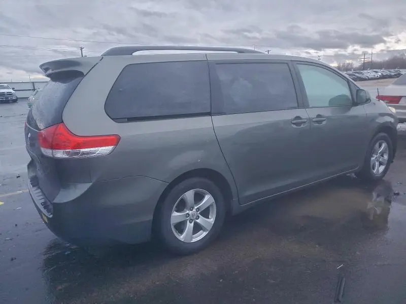 2011 TOYOTA SIENNA LE  