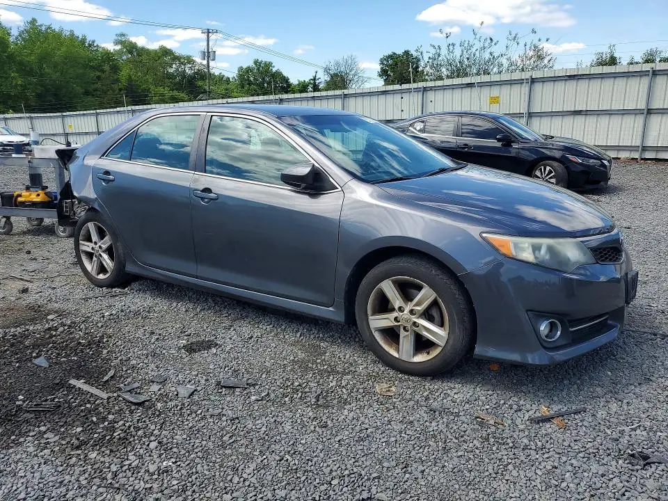 2014 TOYOTA CAMRY SE  