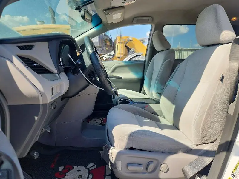 2015 TOYOTA SIENNA LE  