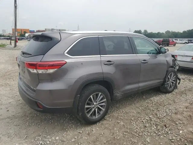 2019 TOYOTA HIGHLANDER SE  