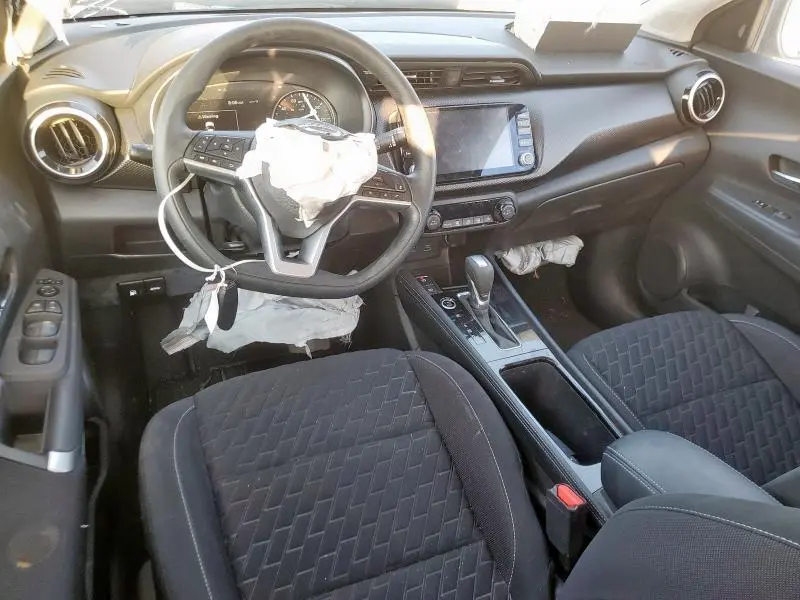 2021 NISSAN KICKS SV  
