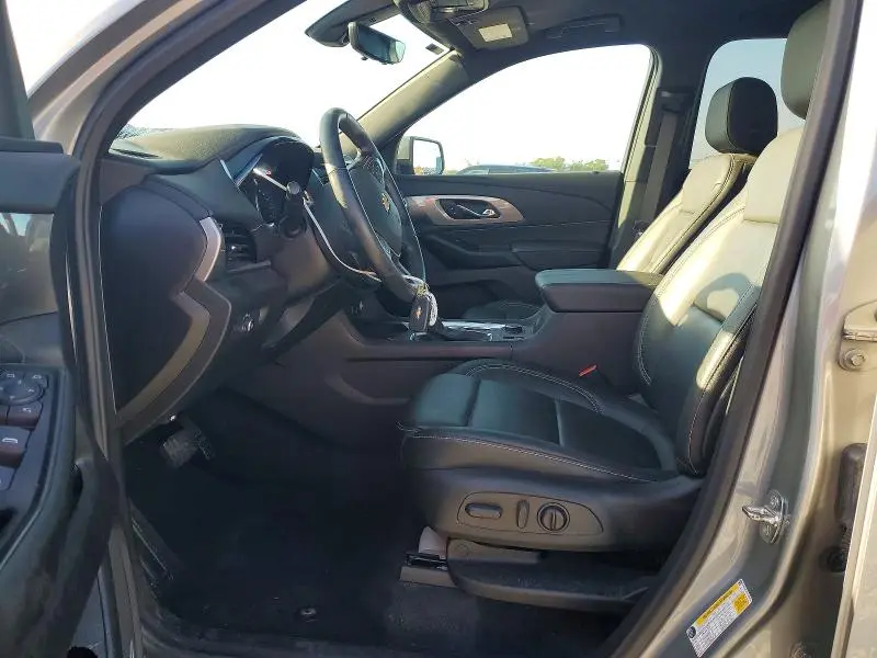 2023 CHEVROLET TRAVERSE LT  