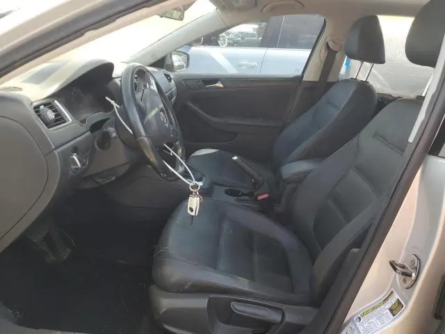 2011 VOLKSWAGEN JETTA SE  