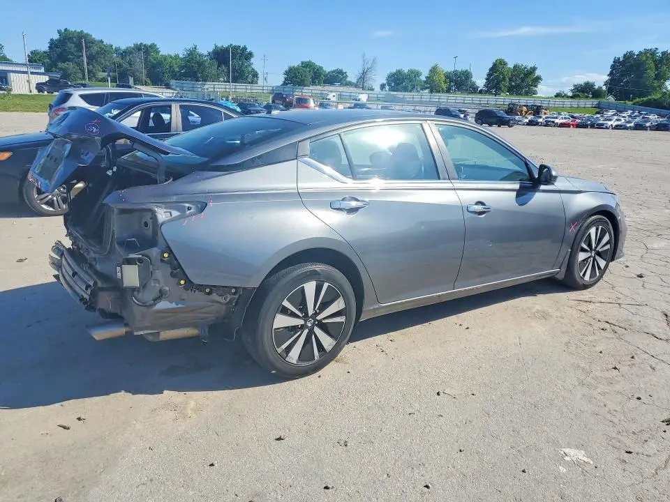 2021 NISSAN ALTIMA SV  