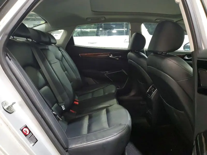 2017 KIA CADENZA PREMIUM  