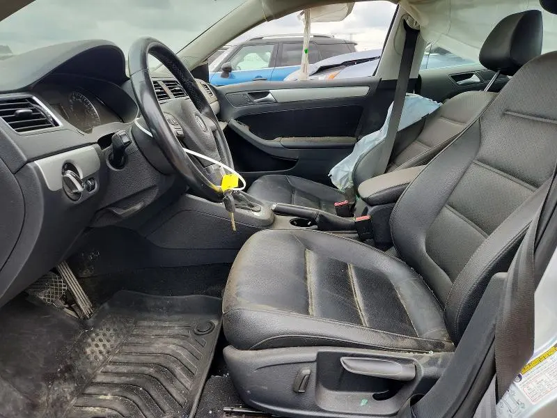2013 VOLKSWAGEN JETTA SE  