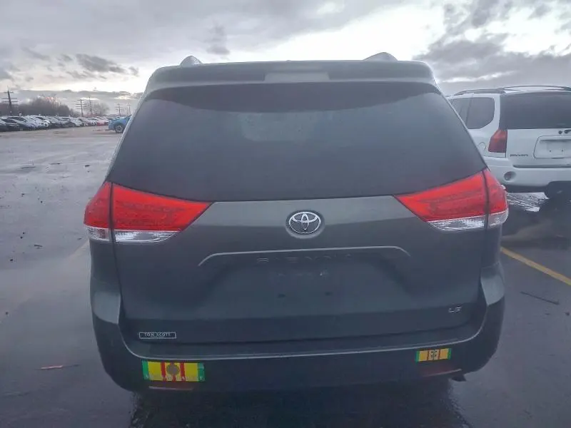 2011 TOYOTA SIENNA LE  