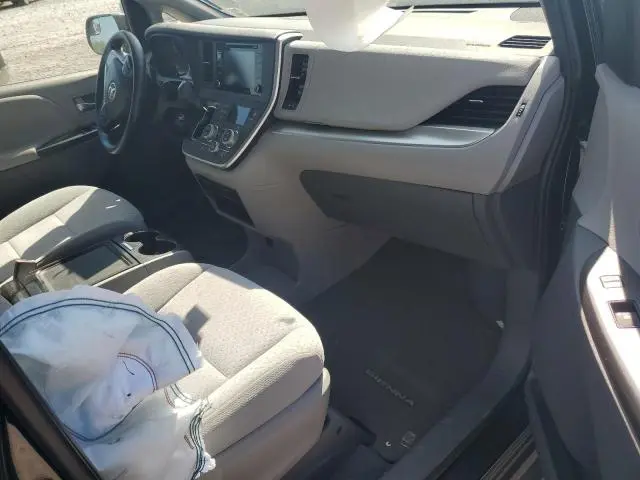 2020 TOYOTA SIENNA LE  