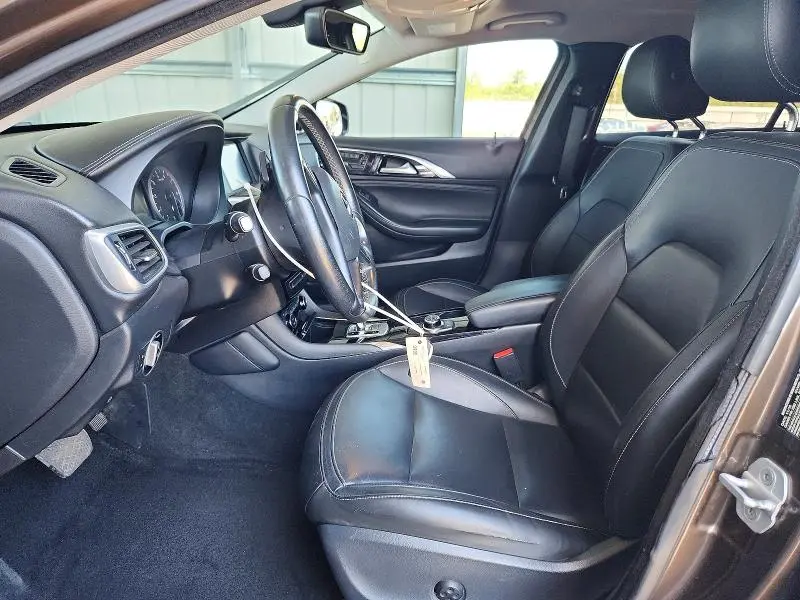 2017 INFINITI QX30 BASE  