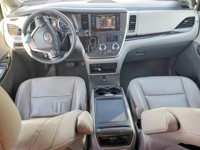 2016 TOYOTA SIENNA XLE  