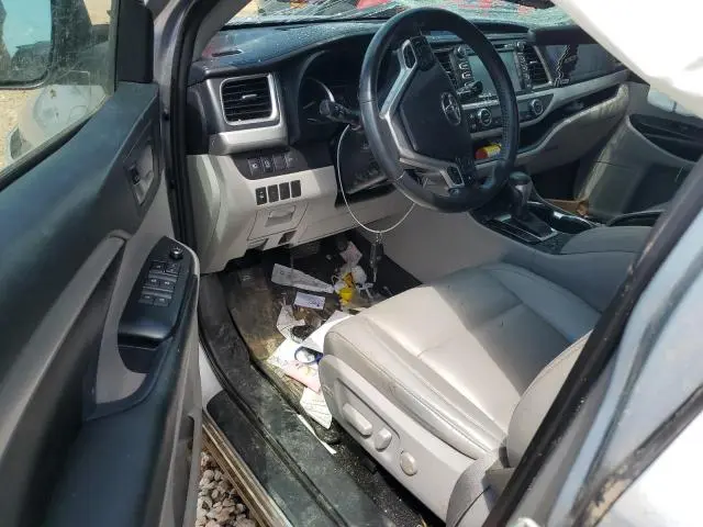 2019 TOYOTA HIGHLANDER SE  