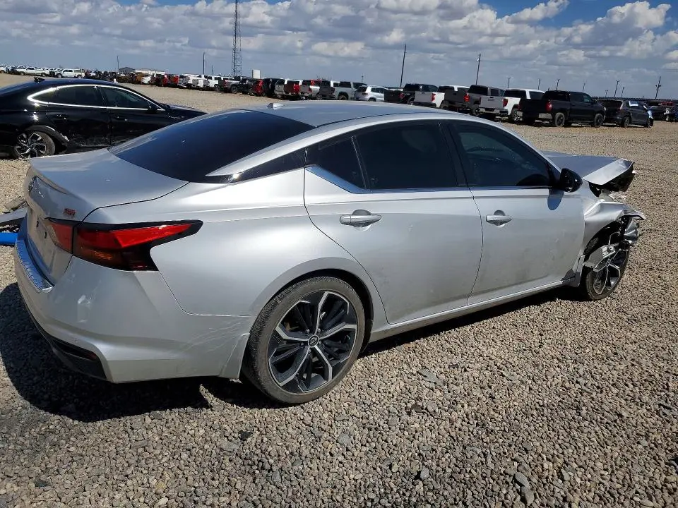 2023 NISSAN ALTIMA SR  