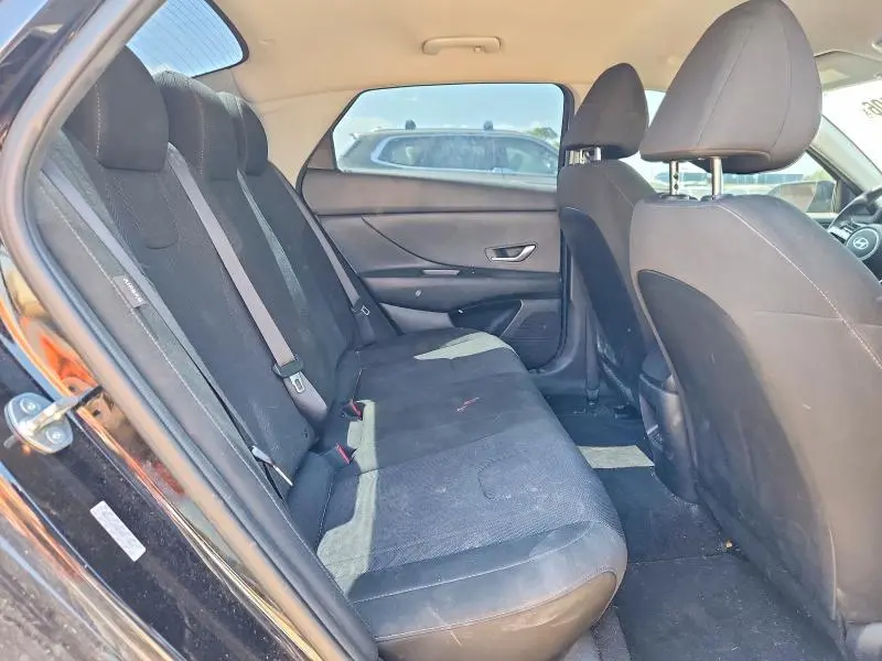 2024 HYUNDAI ELANTRA SE  