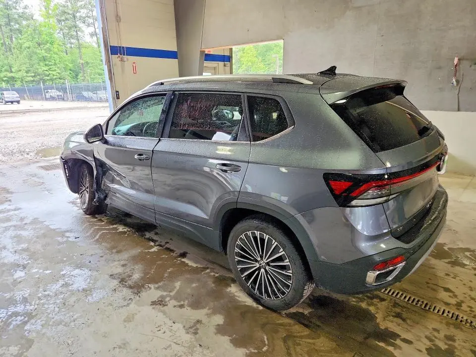 2025 VOLKSWAGEN TAOS SE  