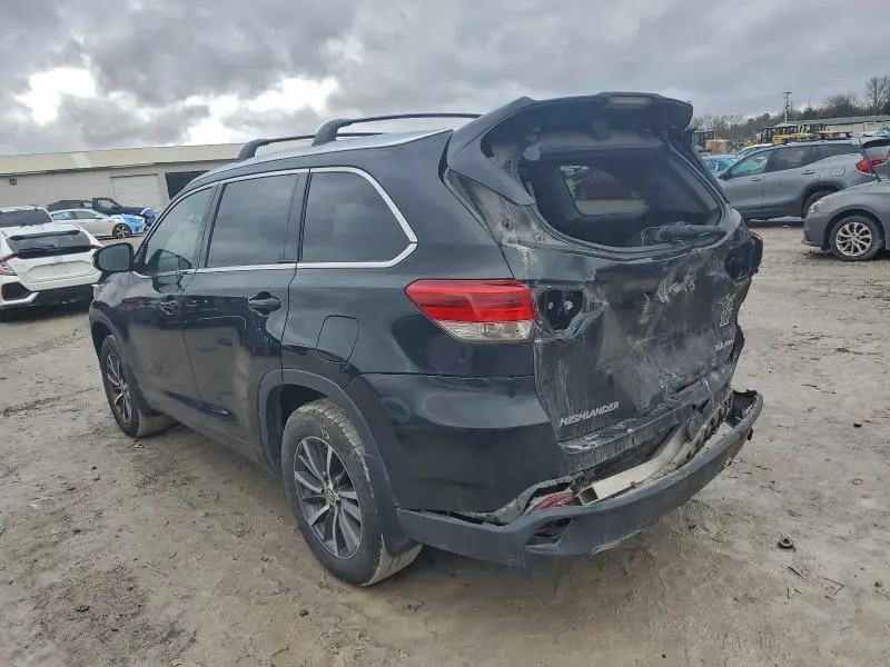 2017 TOYOTA HIGHLANDER SE  