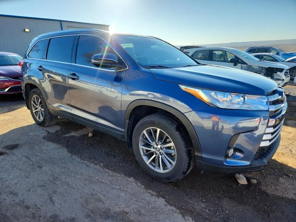 2019 TOYOTA HIGHLANDER SE  