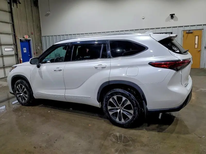 2020 TOYOTA HIGHLANDER XLE  