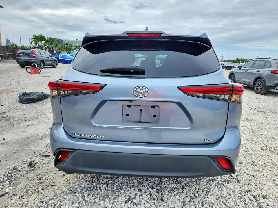 2021 TOYOTA HIGHLANDER XLE  