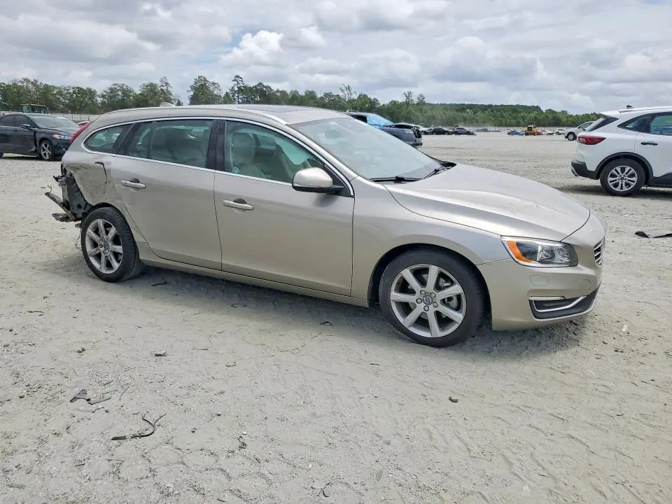 2016 VOLVO V60 T5 PLATINUM  