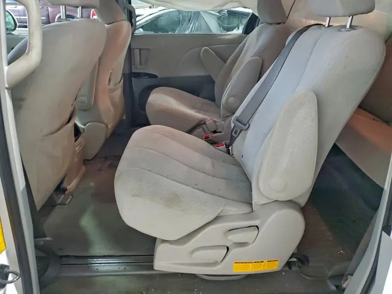 2014 TOYOTA SIENNA LE  